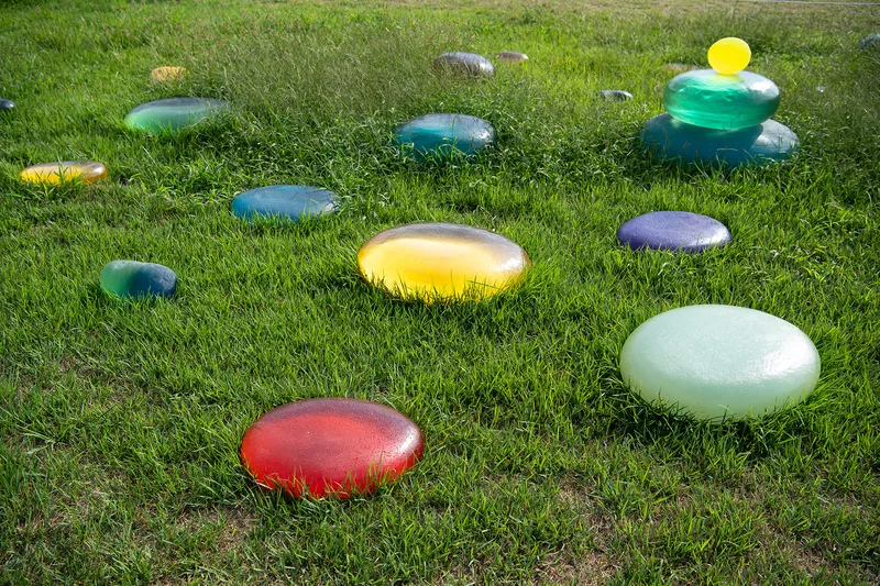 Glow pebble